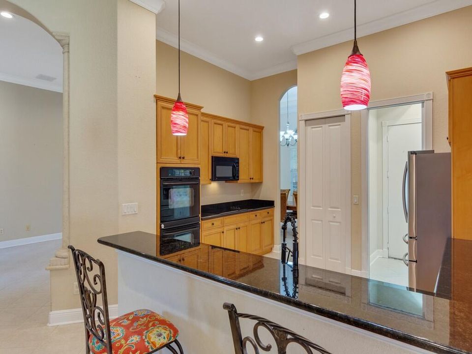 For Sale: $499,900 (3 beds, 3 baths, 2447 Square Feet)