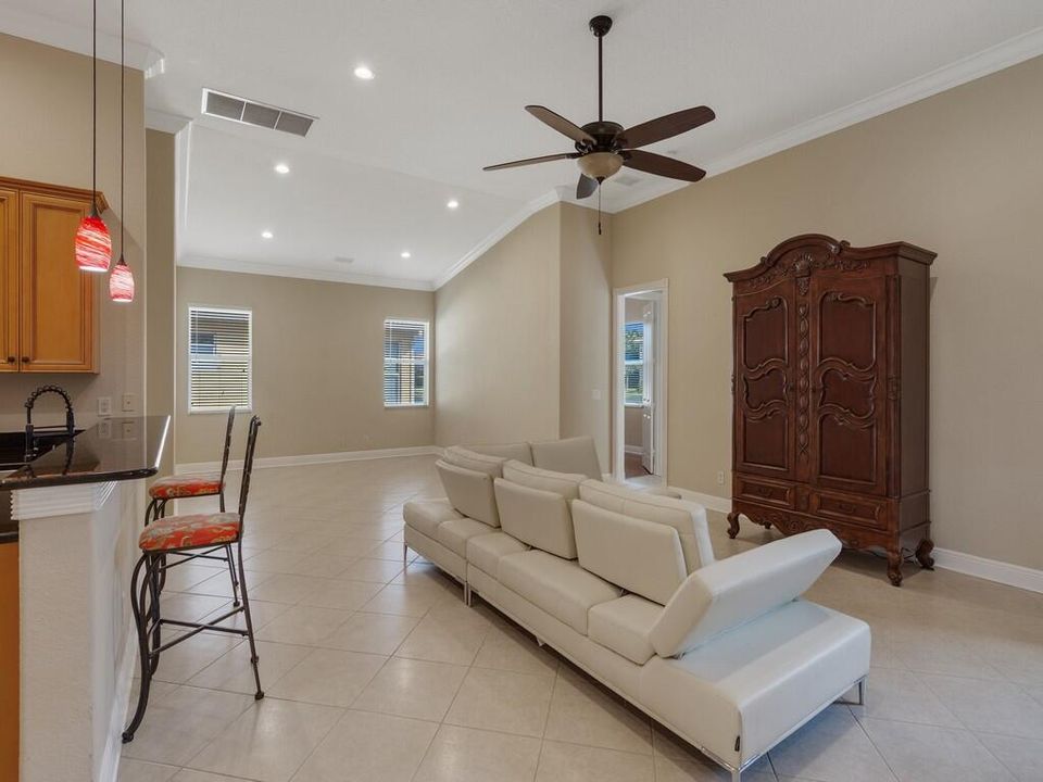 For Sale: $499,900 (3 beds, 3 baths, 2447 Square Feet)