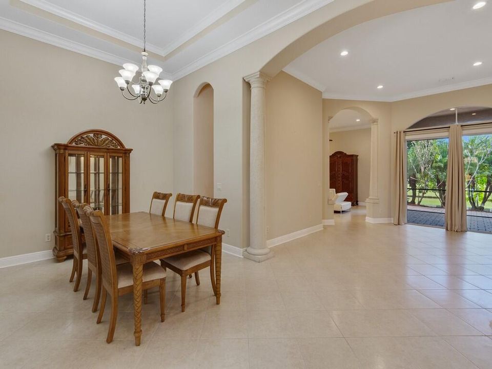 For Sale: $499,900 (3 beds, 3 baths, 2447 Square Feet)