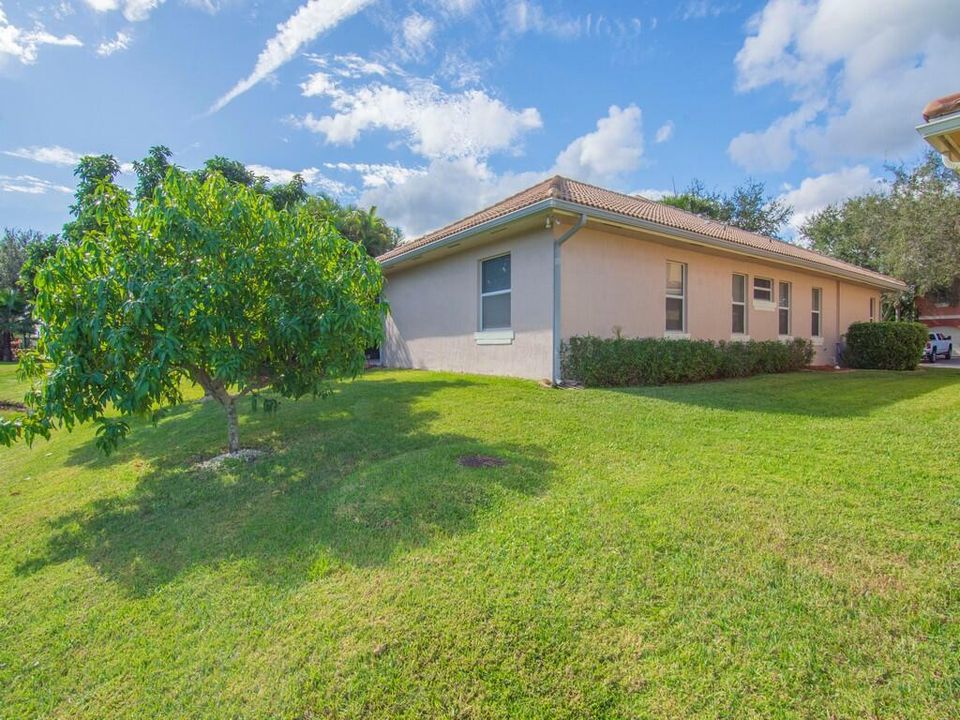 For Sale: $499,900 (3 beds, 3 baths, 2447 Square Feet)