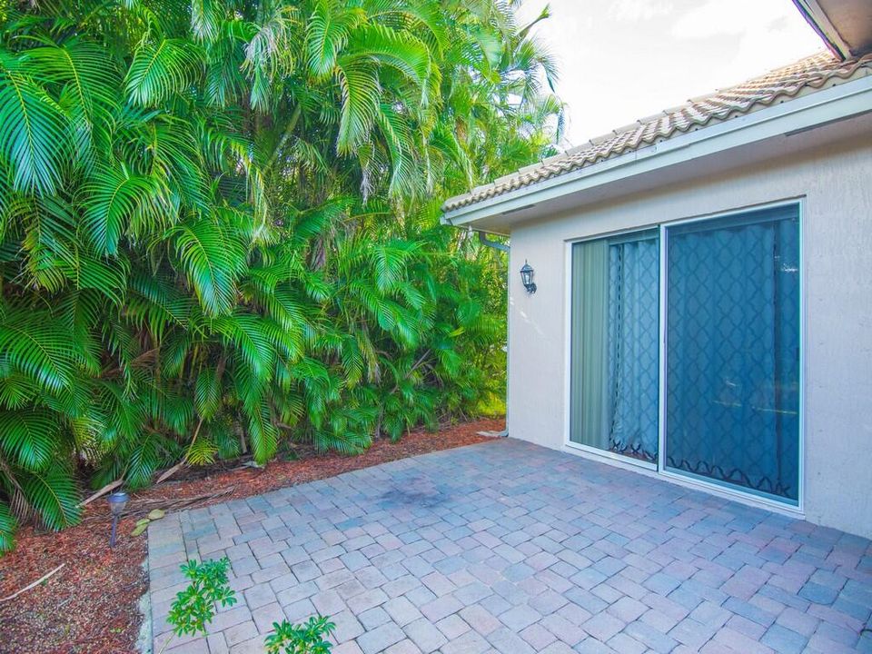 For Sale: $499,900 (3 beds, 3 baths, 2447 Square Feet)