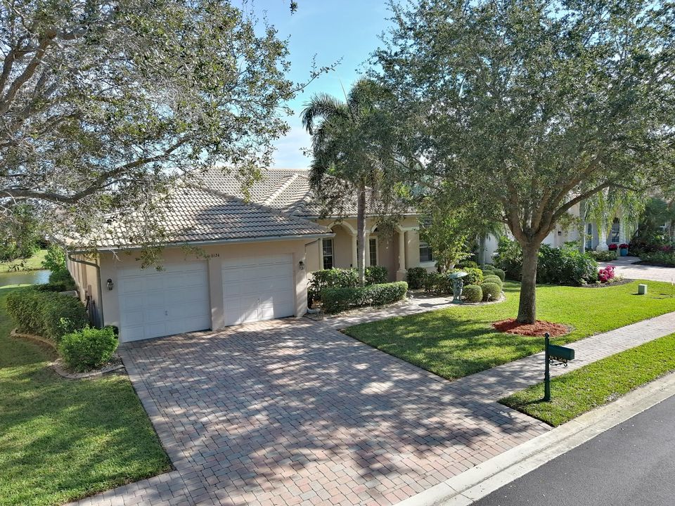 For Sale: $499,900 (3 beds, 3 baths, 2447 Square Feet)