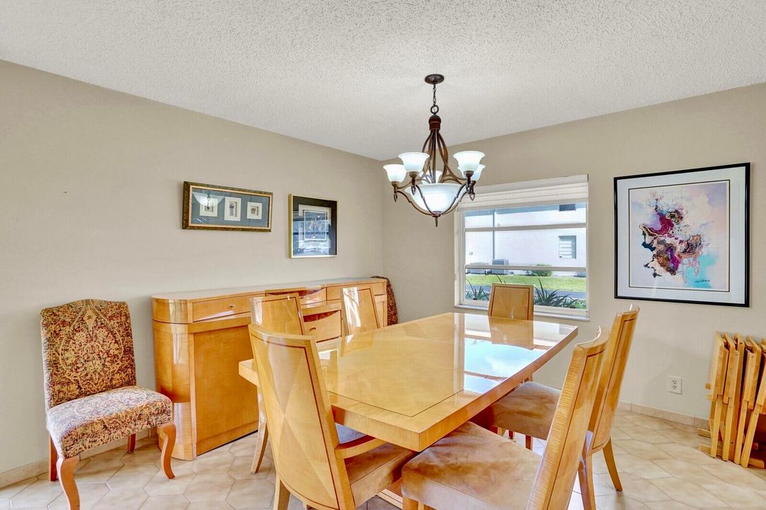 待售: $240,000 (3 贝兹, 2 浴室, 1441 平方英尺)