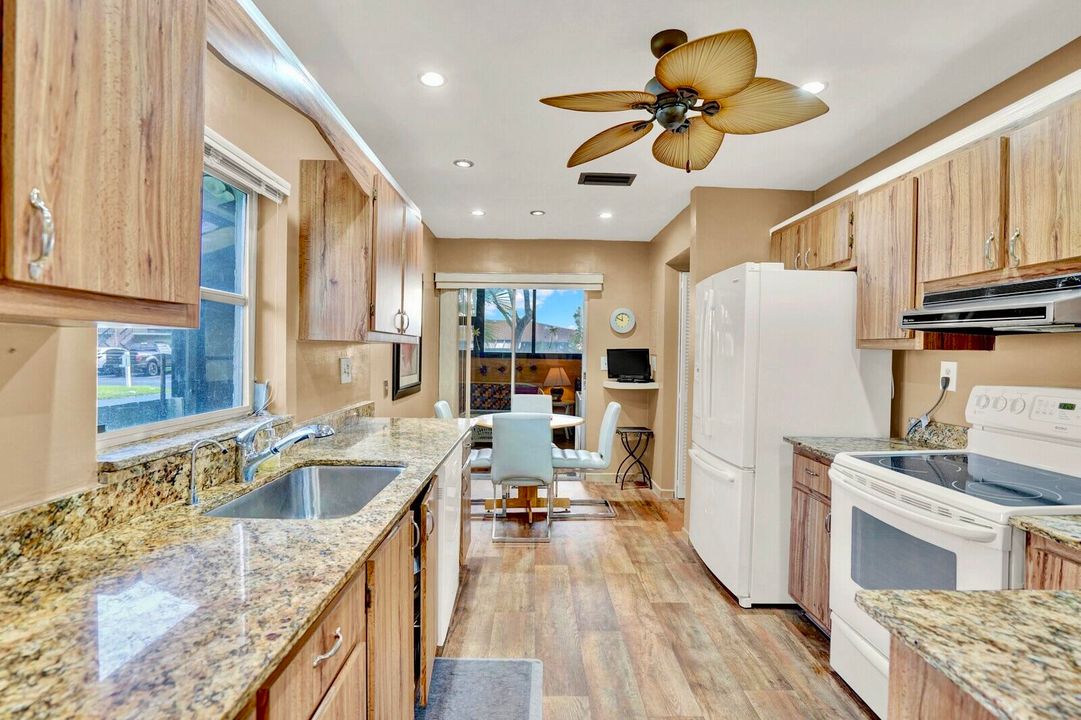 待售: $240,000 (3 贝兹, 2 浴室, 1441 平方英尺)