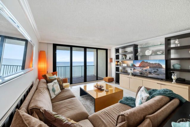 For Sale: $599,000 (2 beds, 2 baths, 1687 Square Feet)