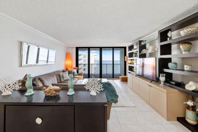 For Sale: $599,000 (2 beds, 2 baths, 1687 Square Feet)