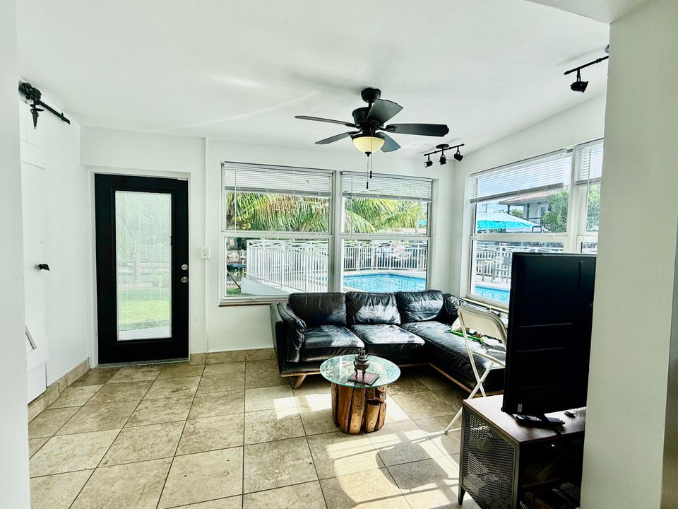 En Venta: $950,000 (4 camas, 3 baños, 1513 Pies cuadrados)