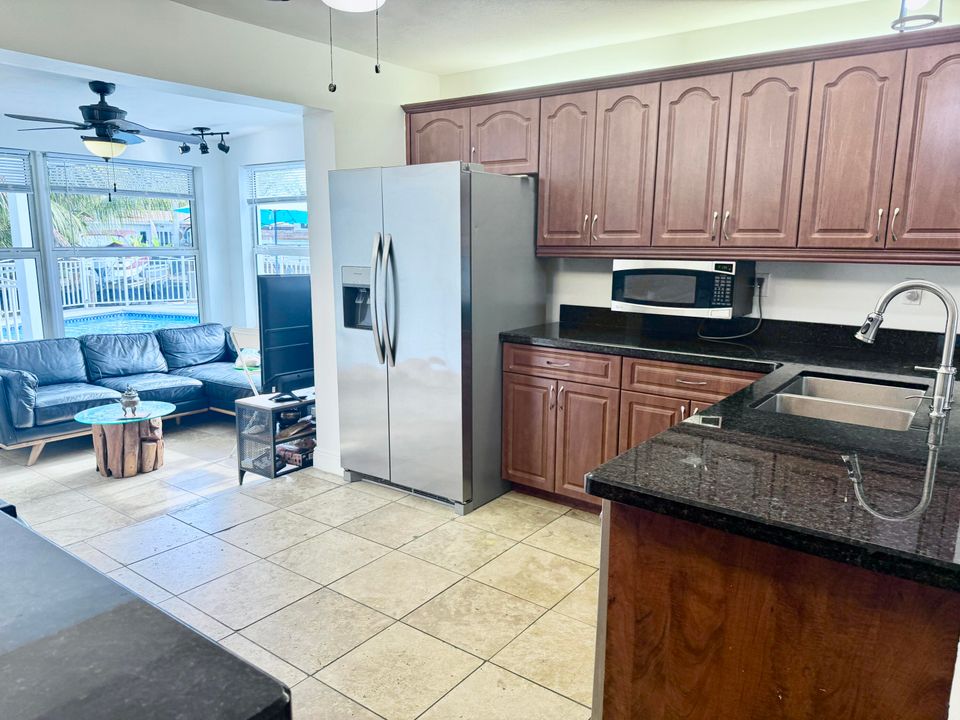 En Venta: $950,000 (4 camas, 3 baños, 1513 Pies cuadrados)