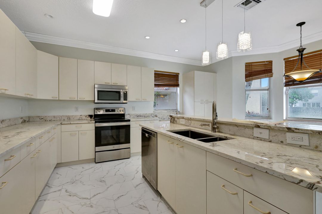 На продажу: $628,600 (5 спален, 2 ванн, 2888 Квадратных фут)