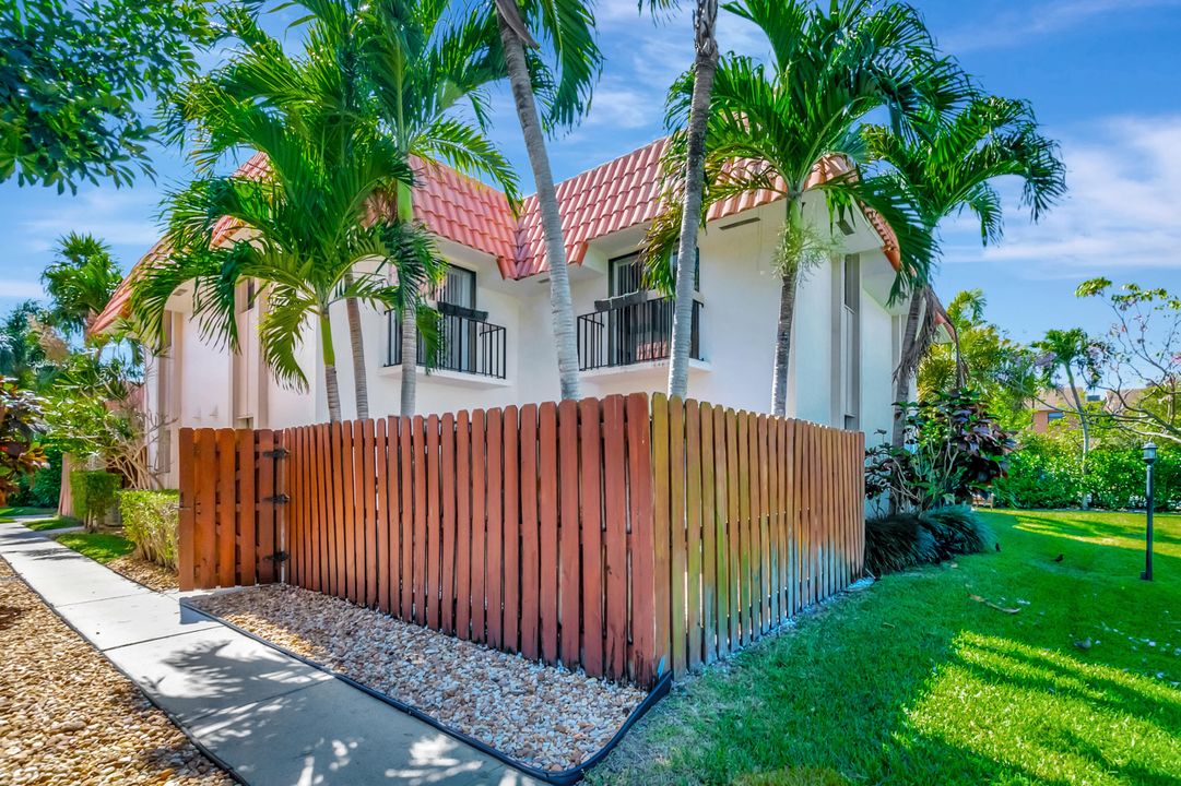 For Sale: $425,000 (2 beds, 2 baths, 1380 Square Feet)