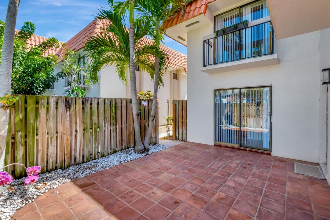 For Sale: $425,000 (2 beds, 2 baths, 1380 Square Feet)