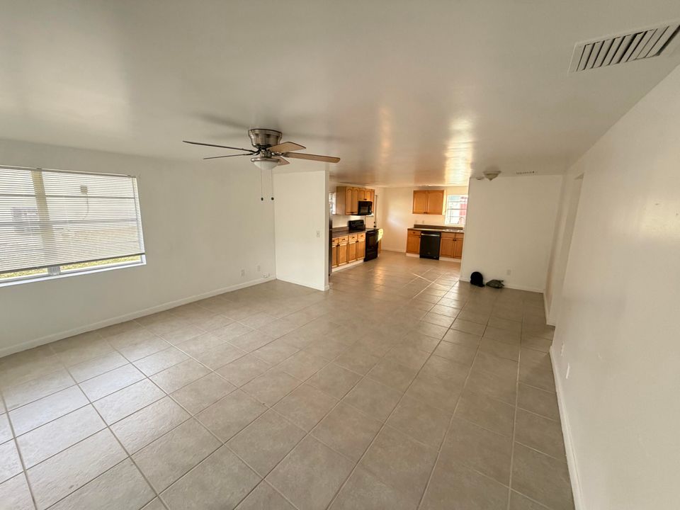 For Sale: $217,640 (2 beds, 2 baths, 1020 Square Feet)