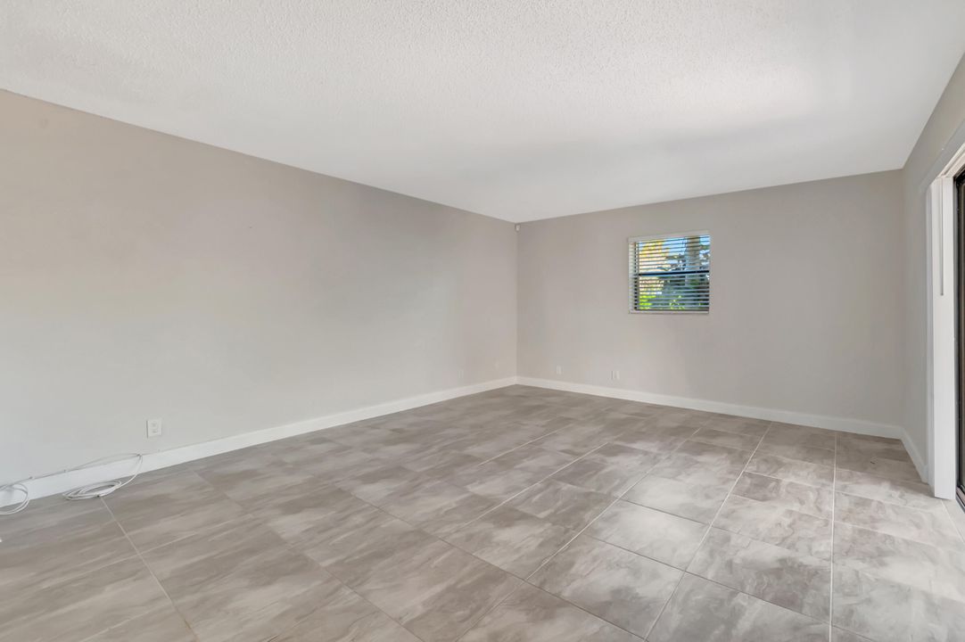 For Sale: $425,000 (2 beds, 2 baths, 1380 Square Feet)