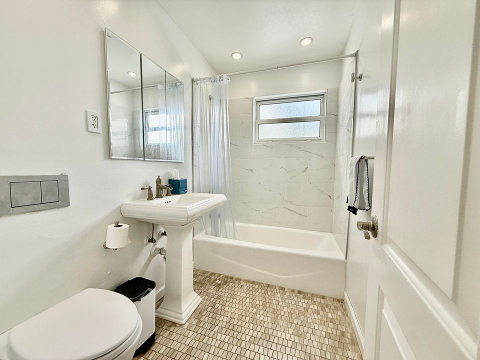 En Venta: $950,000 (4 camas, 3 baños, 1513 Pies cuadrados)