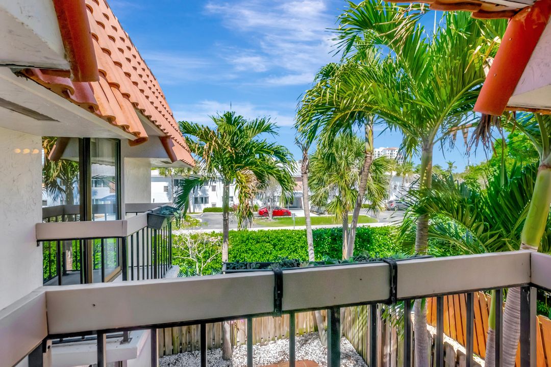 For Sale: $425,000 (2 beds, 2 baths, 1380 Square Feet)