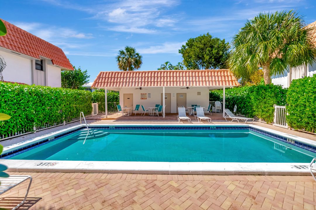 For Sale: $425,000 (2 beds, 2 baths, 1380 Square Feet)