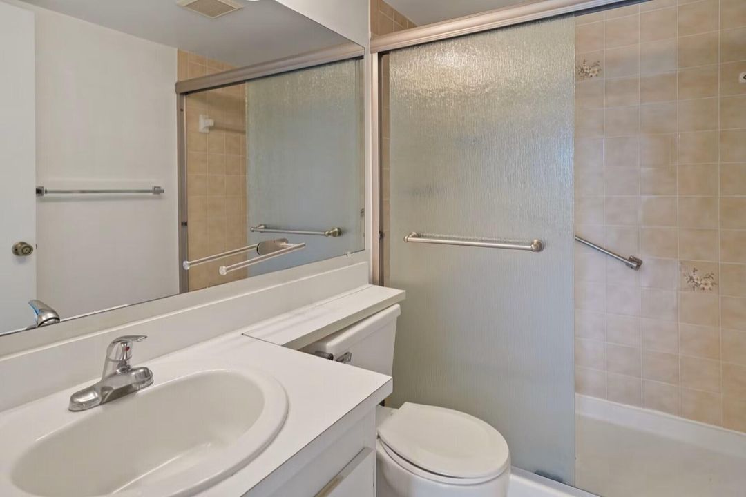 待售: $159,000 (2 贝兹, 2 浴室, 1111 平方英尺)