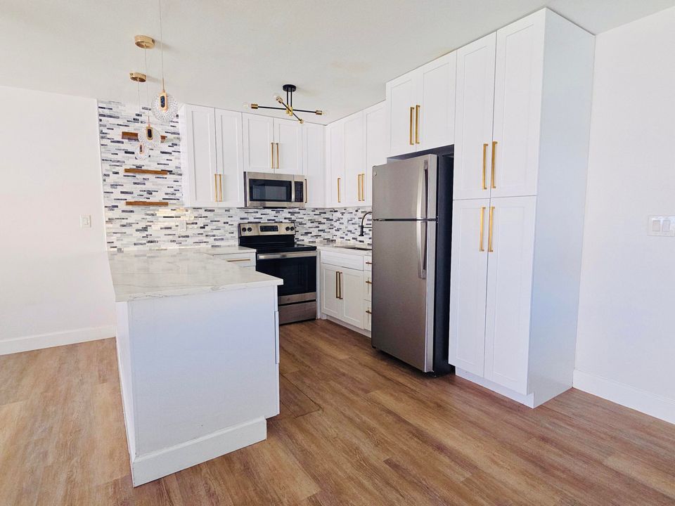 На продажу: $179,000 (1 спален, 1 ванн, 646 Квадратных фут)