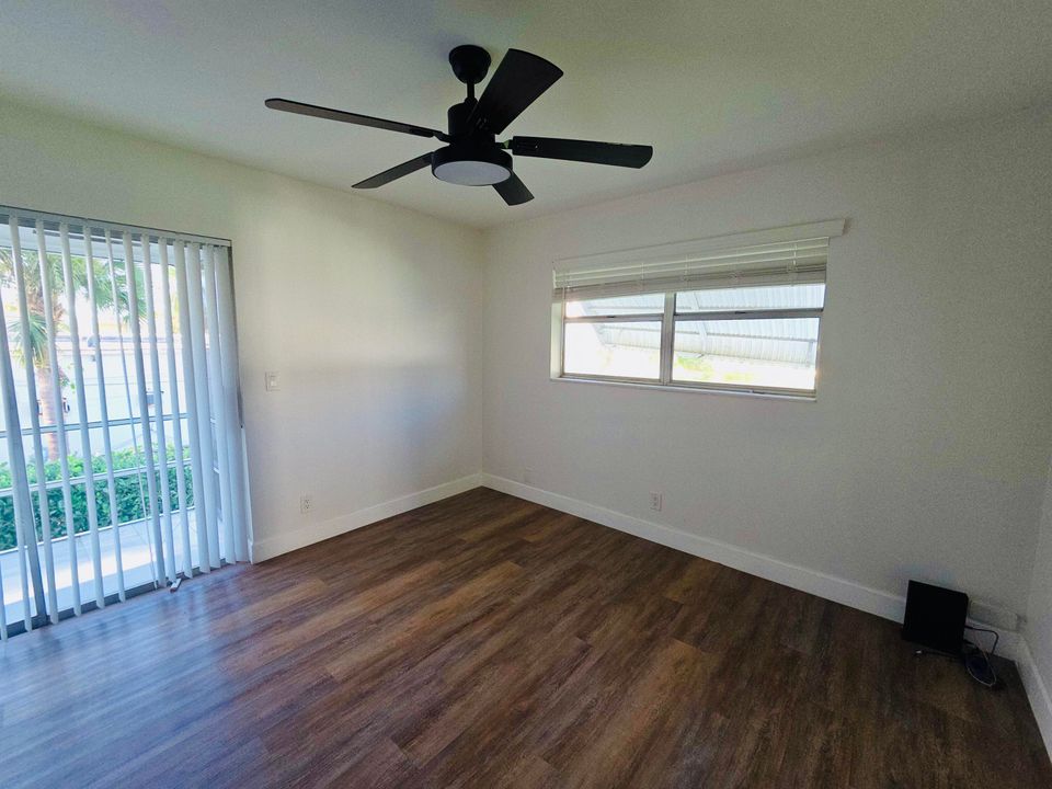 На продажу: $179,000 (1 спален, 1 ванн, 646 Квадратных фут)