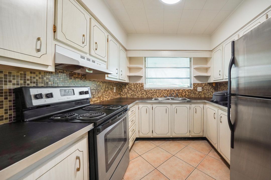 待售: $175,000 (2 贝兹, 1 浴室, 924 平方英尺)