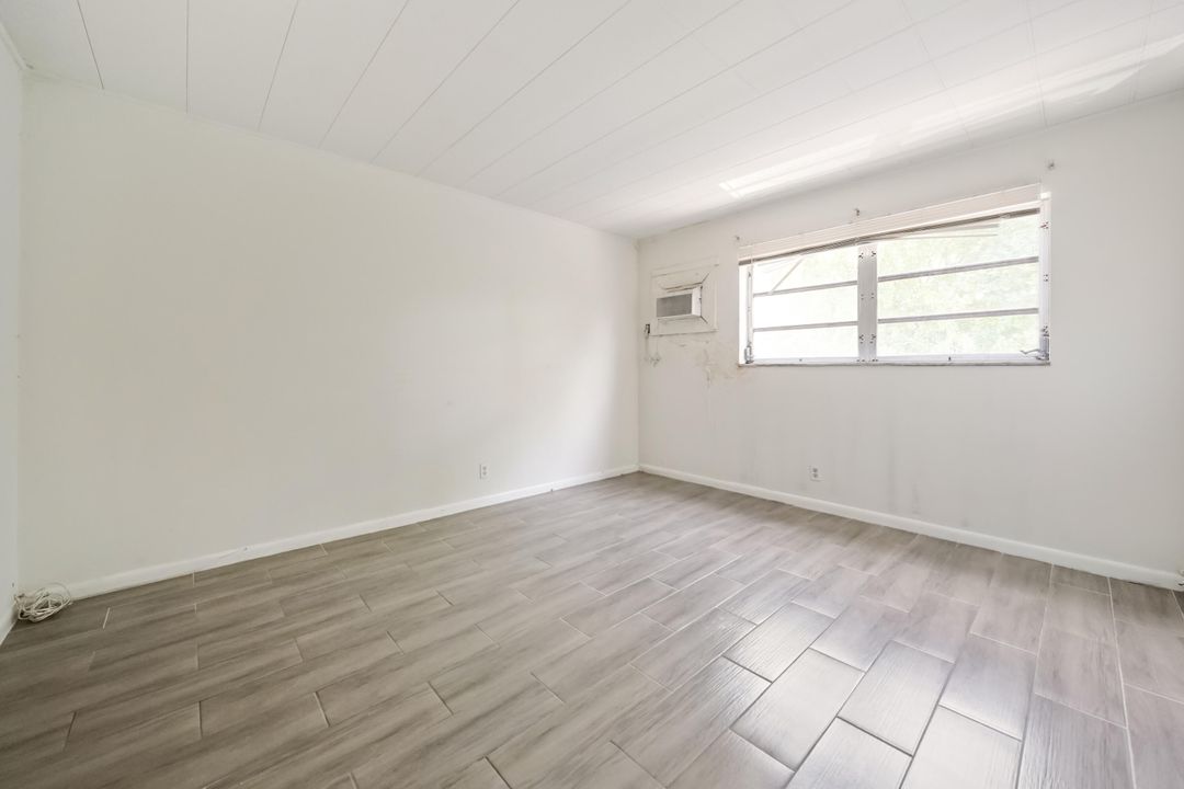 待售: $175,000 (2 贝兹, 1 浴室, 924 平方英尺)