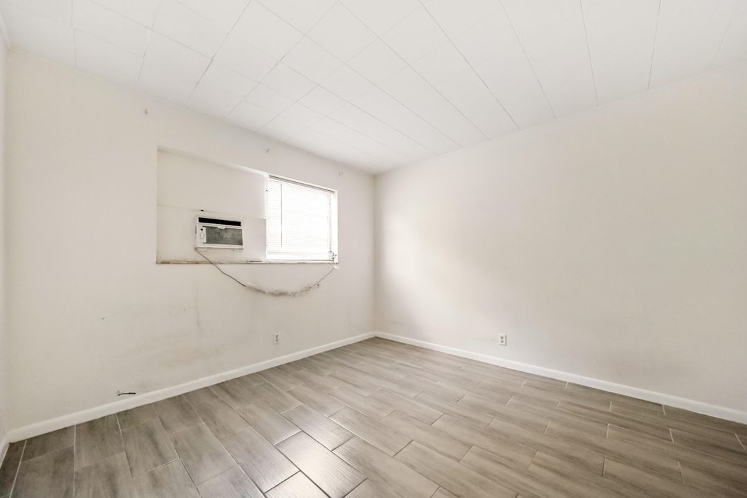 待售: $175,000 (2 贝兹, 1 浴室, 924 平方英尺)