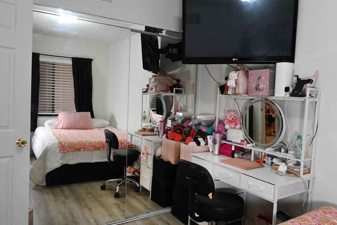 For Sale: $320,000 (3 beds, 2 baths, 1040 Square Feet)