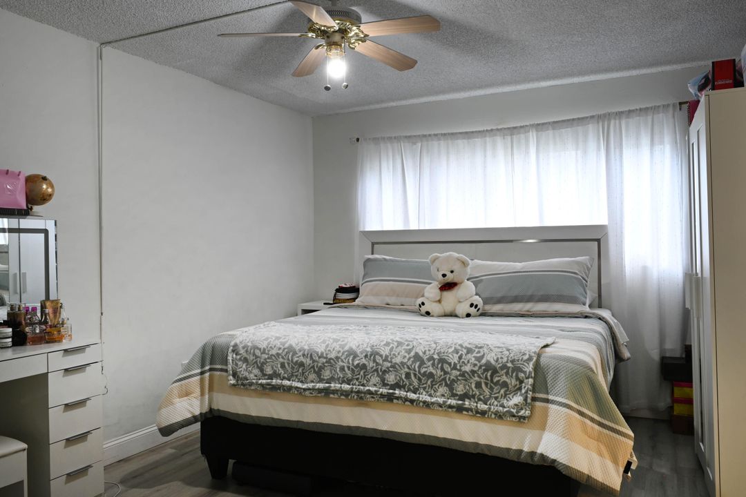 For Sale: $320,000 (3 beds, 2 baths, 1040 Square Feet)