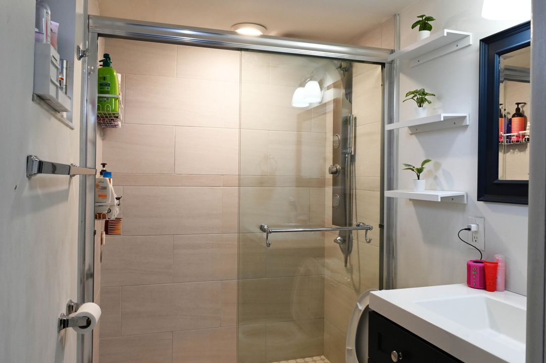 For Sale: $320,000 (3 beds, 2 baths, 1040 Square Feet)