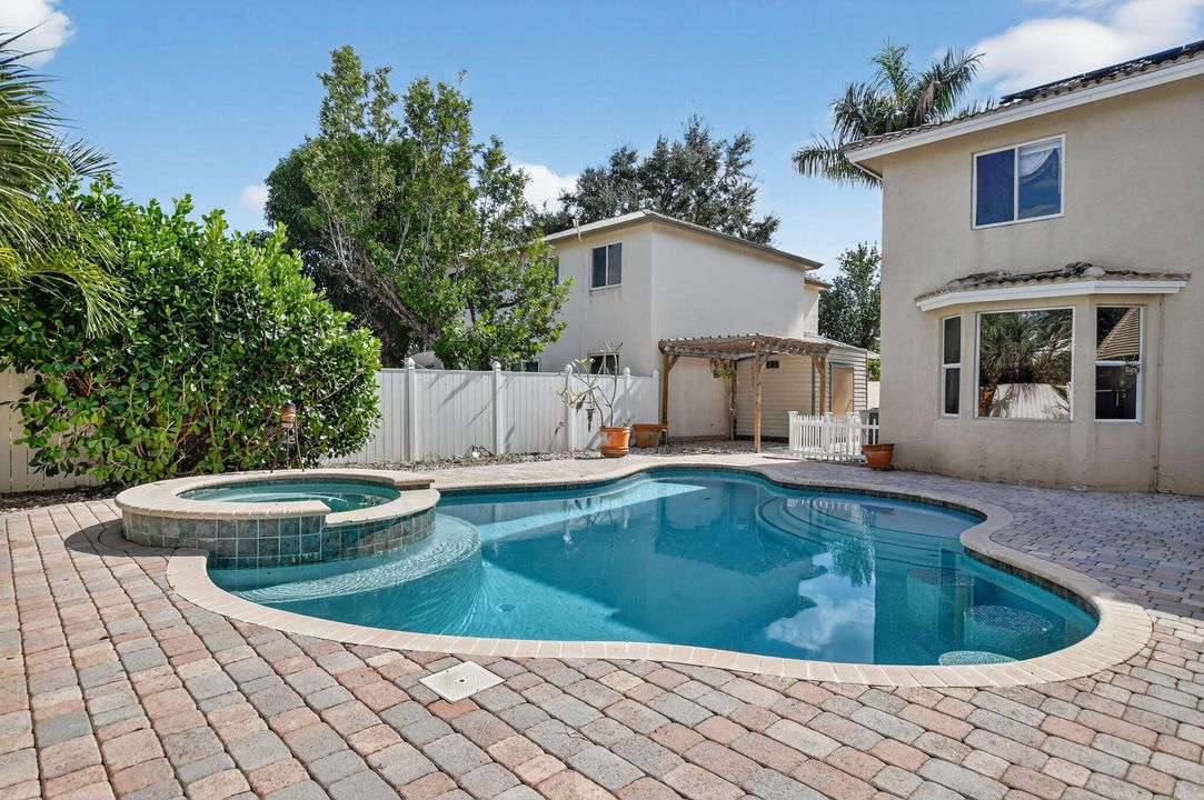 На продажу: $875,000 (3 спален, 2 ванн, 2300 Квадратных фут)