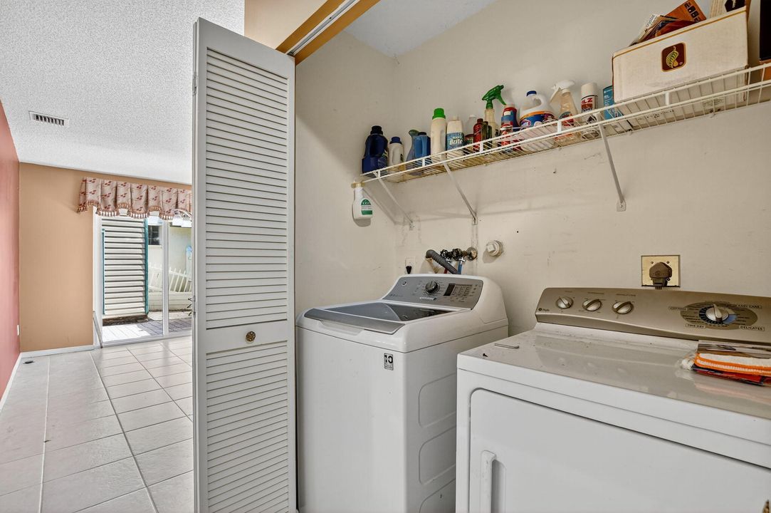 На продажу: $875,000 (3 спален, 2 ванн, 2300 Квадратных фут)