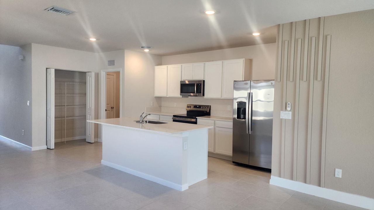 待售: $426,400 (5 贝兹, 2 浴室, 2326 平方英尺)