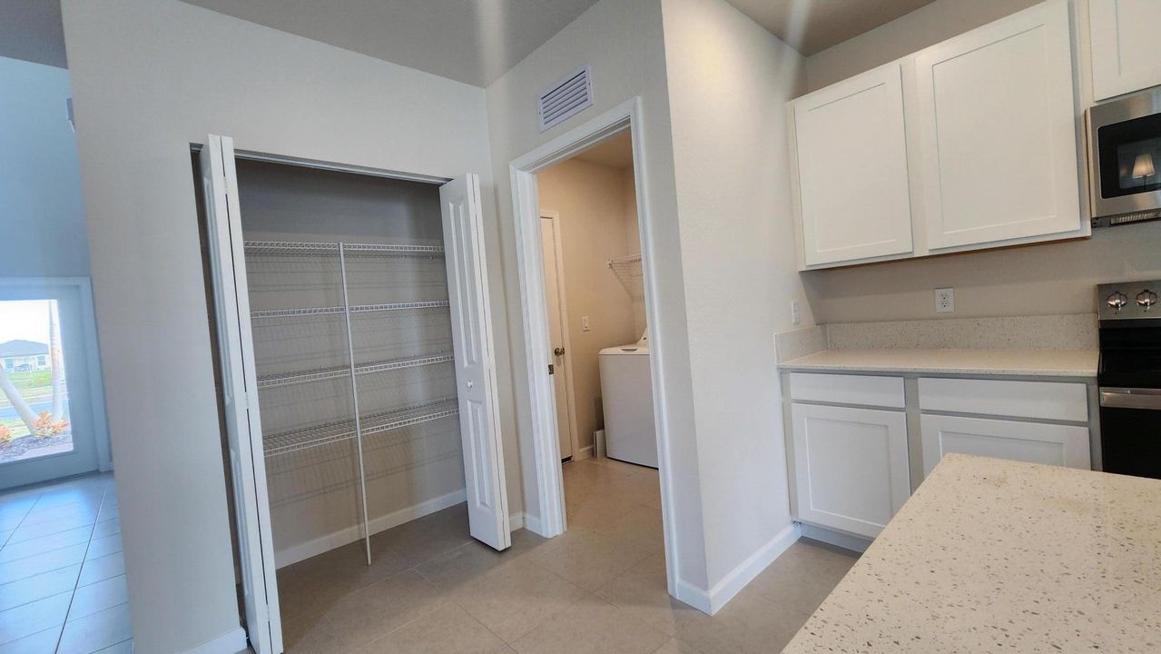 待售: $426,400 (5 贝兹, 2 浴室, 2326 平方英尺)