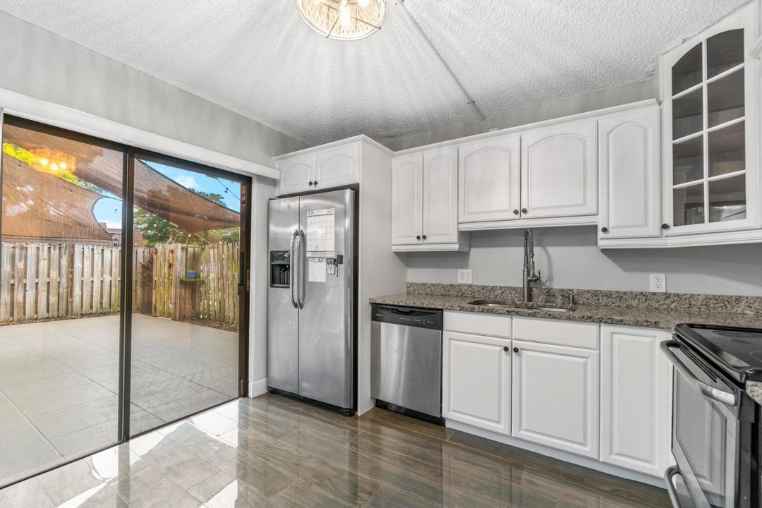 En Venta: $369,999 (2 camas, 2 baños, 1236 Pies cuadrados)