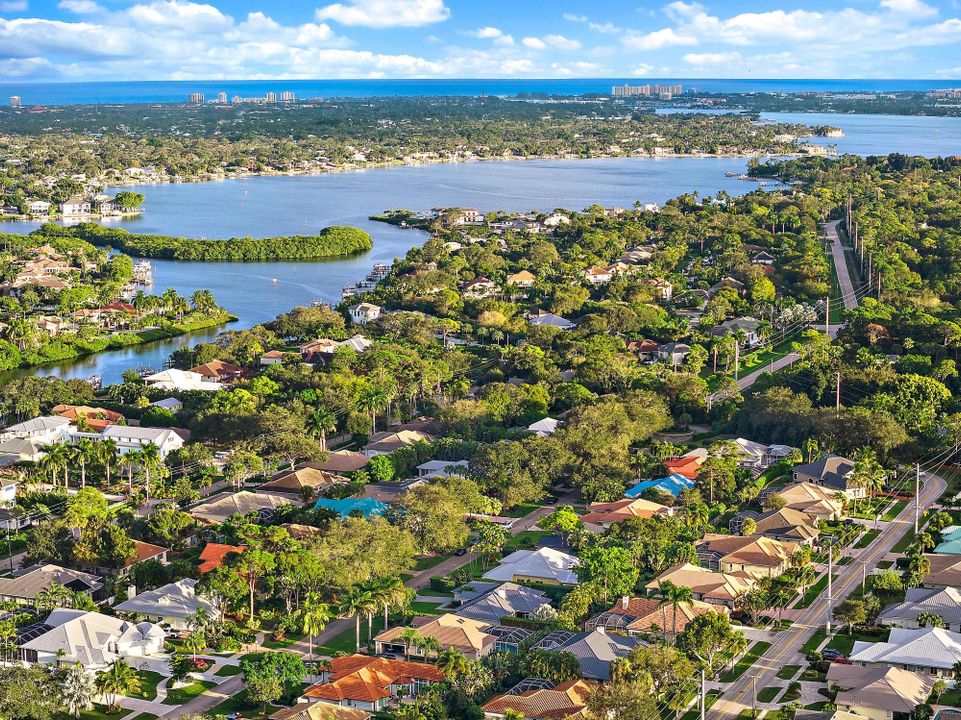 For Sale: $1,900,000 (3 beds, 3 baths, 2680 Square Feet)