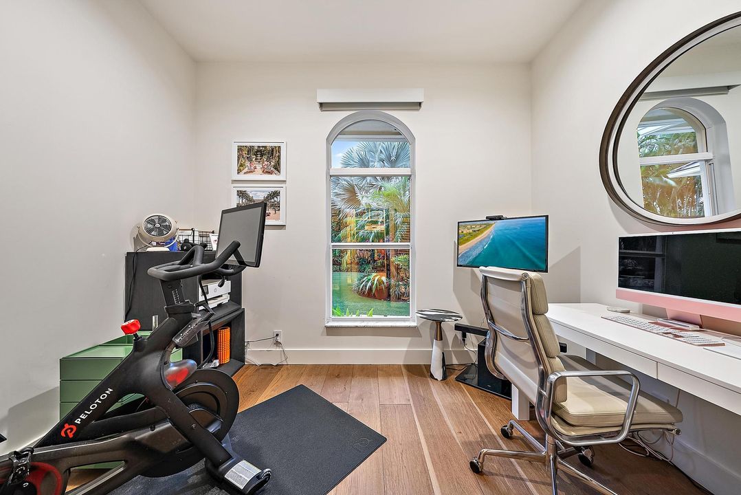 For Sale: $1,900,000 (3 beds, 3 baths, 2680 Square Feet)