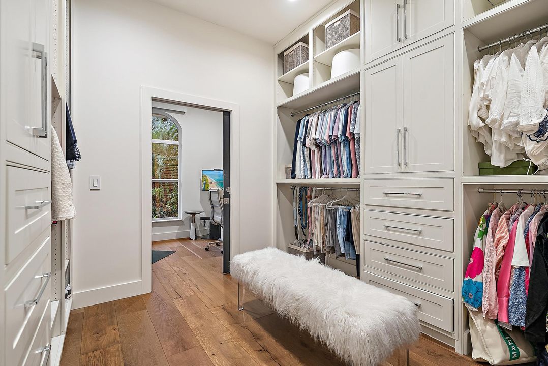 For Sale: $1,900,000 (3 beds, 3 baths, 2680 Square Feet)