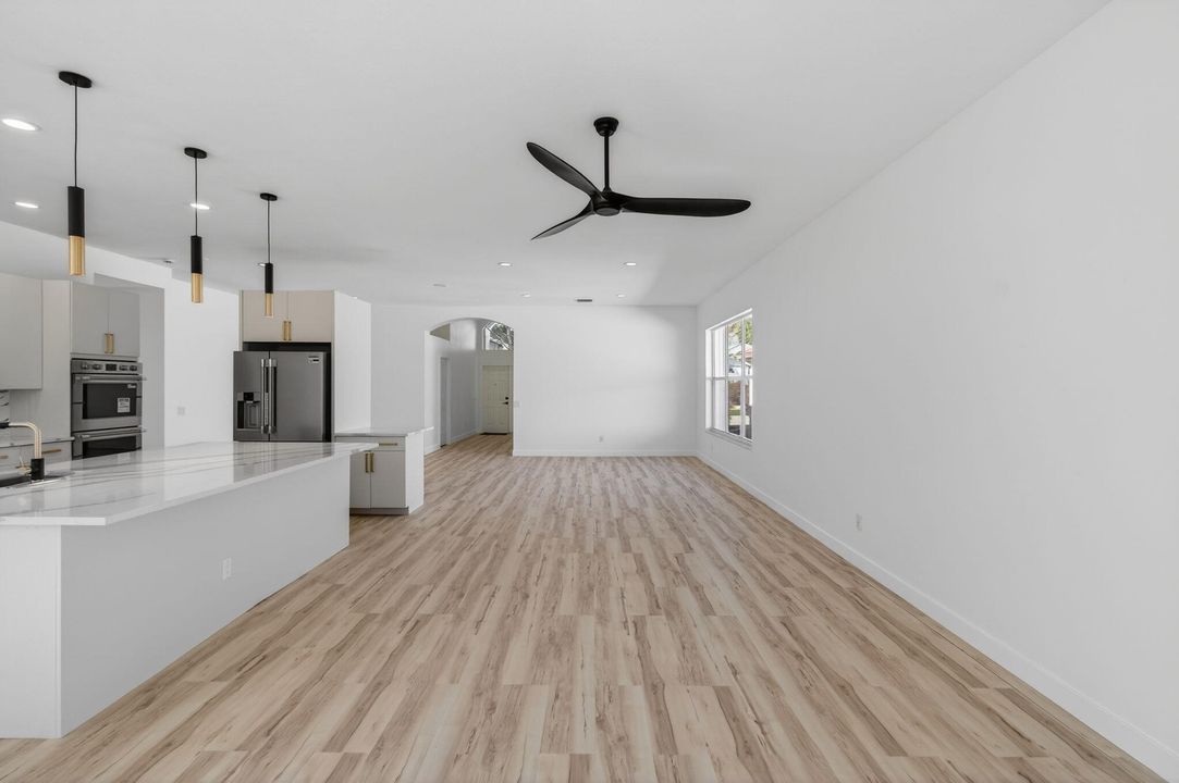 En Venta: $645,000 (3 camas, 2 baños, 2097 Pies cuadrados)