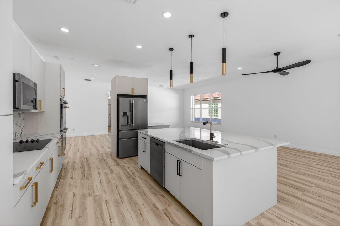 En Venta: $645,000 (3 camas, 2 baños, 2097 Pies cuadrados)