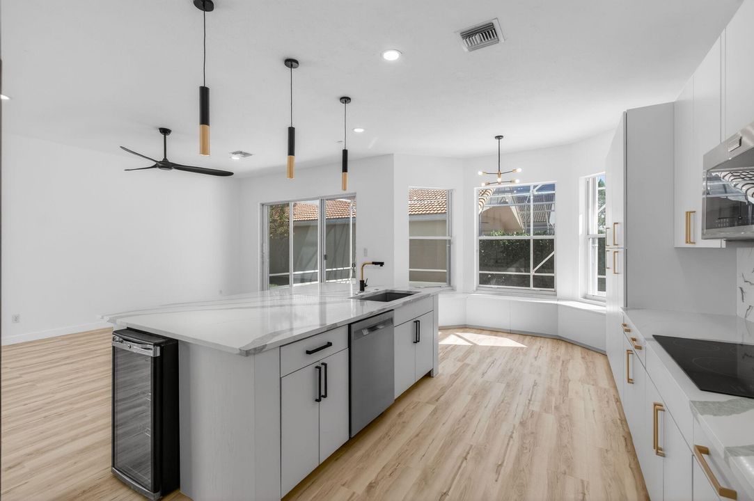 En Venta: $645,000 (3 camas, 2 baños, 2097 Pies cuadrados)