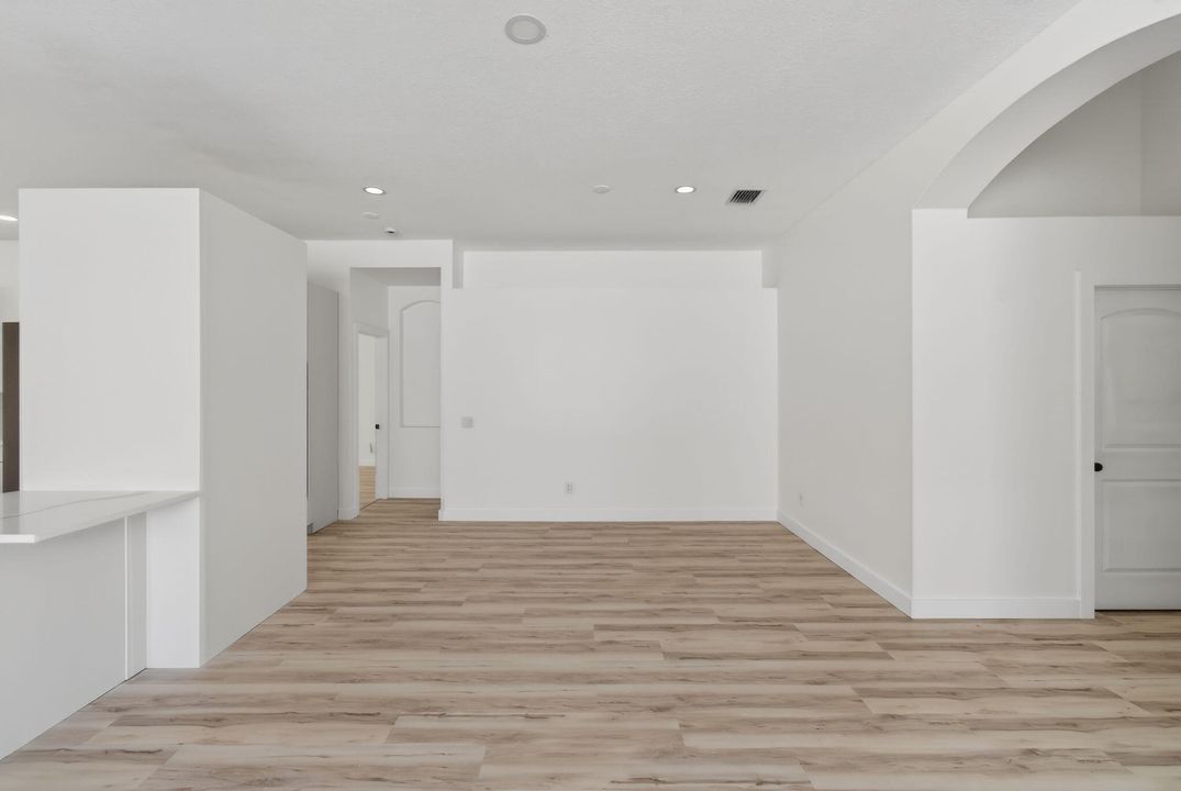 En Venta: $645,000 (3 camas, 2 baños, 2097 Pies cuadrados)