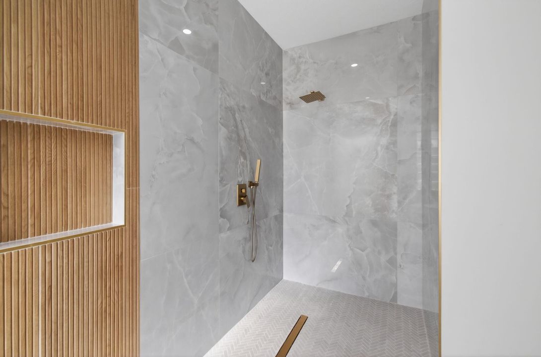 En Venta: $645,000 (3 camas, 2 baños, 2097 Pies cuadrados)