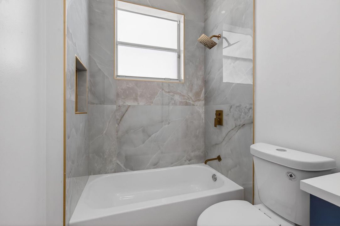 En Venta: $645,000 (3 camas, 2 baños, 2097 Pies cuadrados)