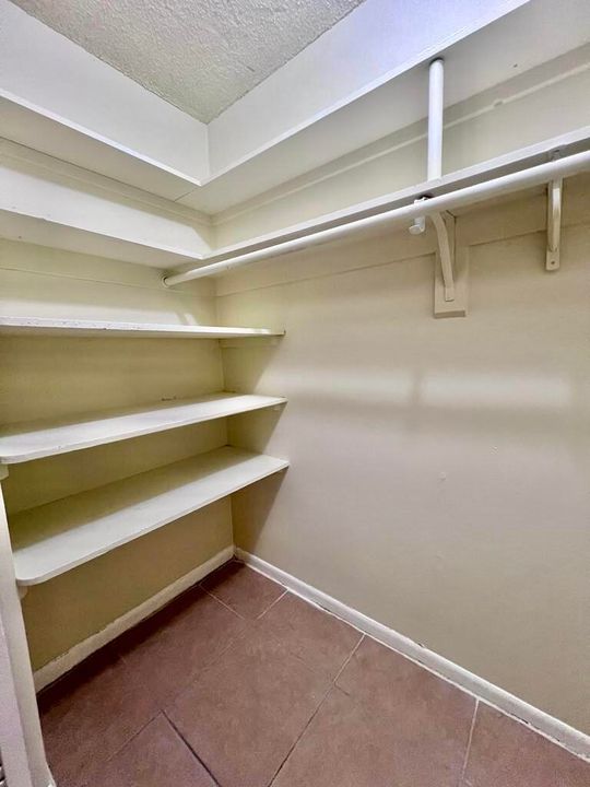 На продажу: $150,000 (2 спален, 1 ванн, 777 Квадратных фут)