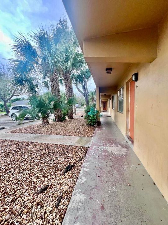 На продажу: $150,000 (2 спален, 1 ванн, 777 Квадратных фут)