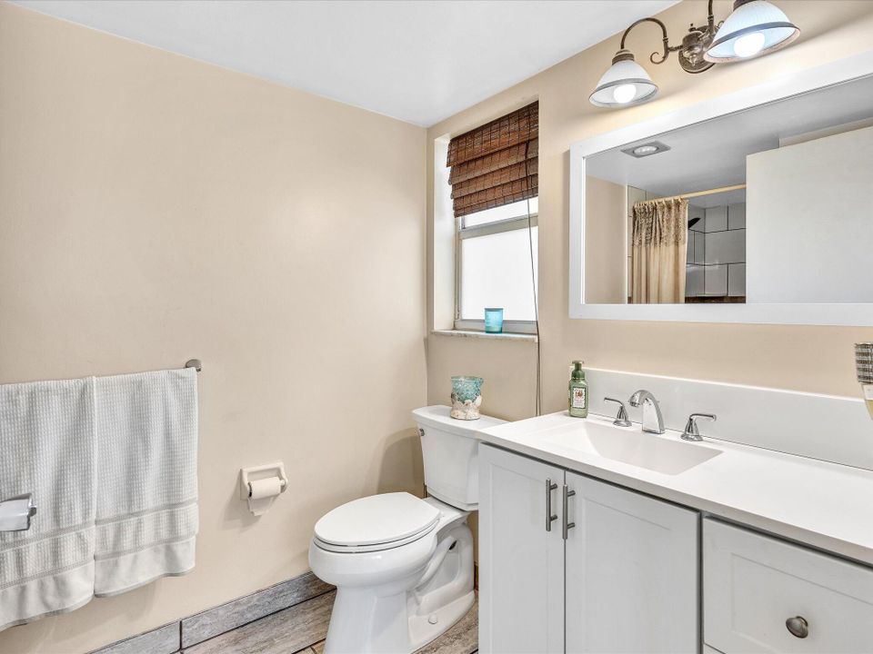 На продажу: $220,000 (2 спален, 2 ванн, 1200 Квадратных фут)