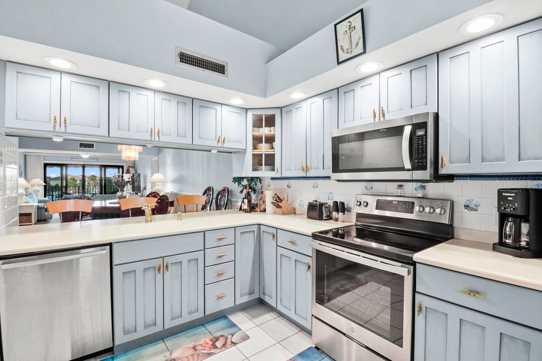 待售: $589,900 (2 贝兹, 2 浴室, 1385 平方英尺)