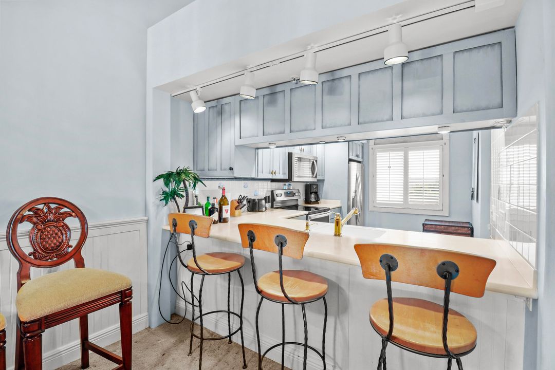 待售: $589,900 (2 贝兹, 2 浴室, 1385 平方英尺)