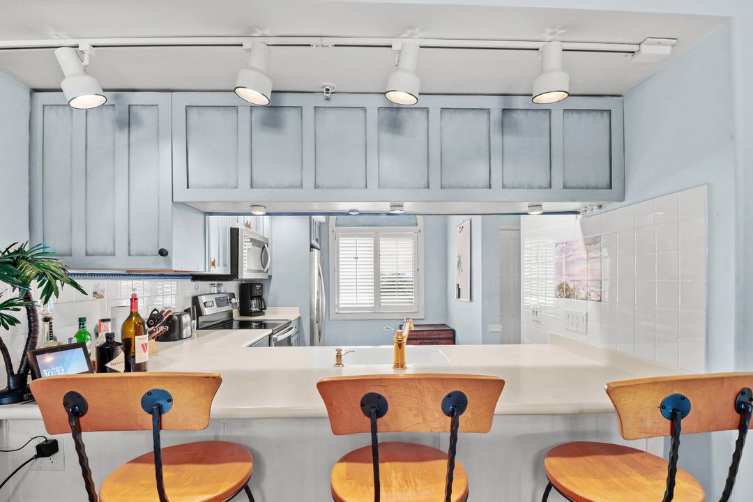 待售: $589,900 (2 贝兹, 2 浴室, 1385 平方英尺)