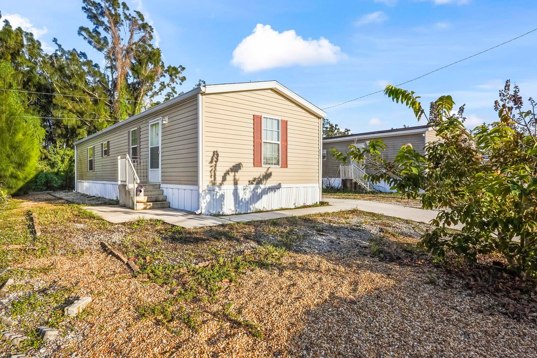 На продажу: $219,900 (2 спален, 2 ванн, 912 Квадратных фут)